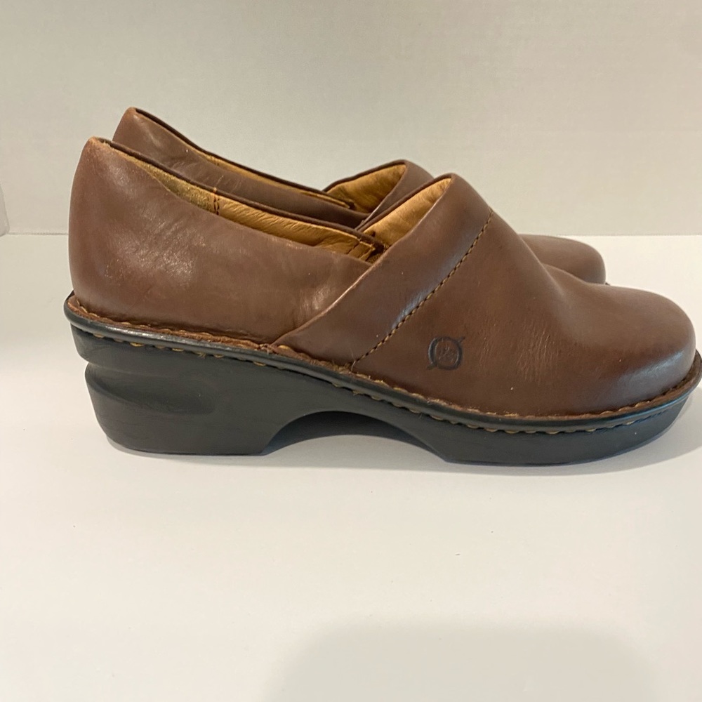 Born womens Size 6 M Warm Brown Clogs Wirk nurse Shoes Leather Women W21054 EUC